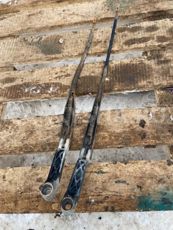 Поводок стеклоочистителя Geely Emgrand EC7 I (2009—2016) Geely Emgrand EC7 оригинальный номер 1067001025