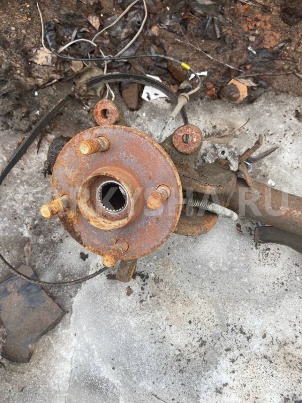 Кулак поворотный передний левый Mazda Demio IDY (2002—2007) Mazda 2 оригинальный номер D35033031C