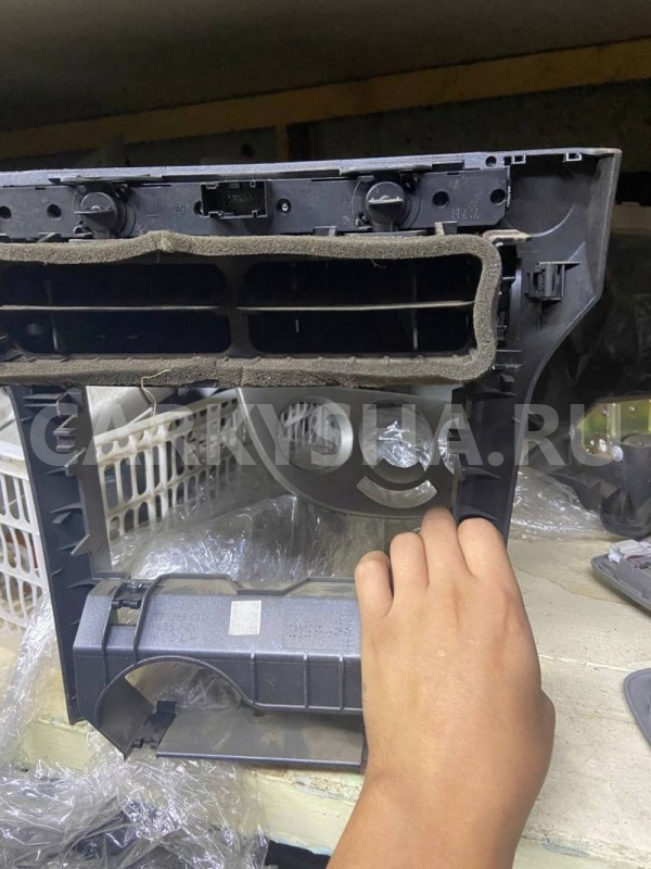 Накладка центральной консоли Opel Astra H (2004—2007) Opel Astra оригинальный номер 13127069