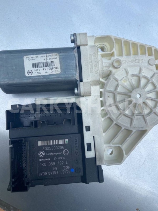 Моторчик стеклоподъемника передний Volkswagen Passat B6 (2005—2010) Volkswagen Passat оригинальный номер 980852-113, F005S00296