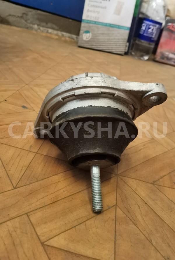 Подушка двигателя Audi 100 оригинальный номер 443199379D