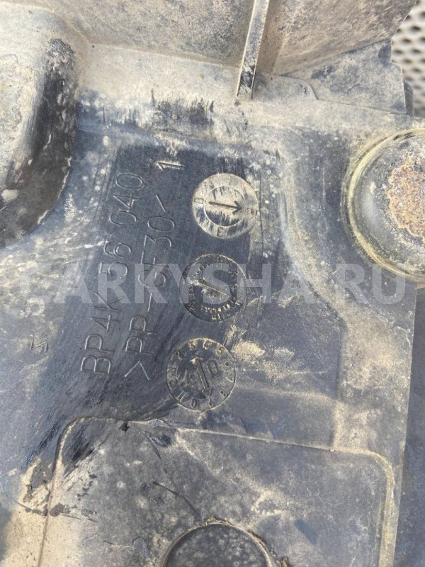 Площадка аккумулятора Mazda 3 BK рестайлинг (2006—2009) Mazda 2 оригинальный номер br4k56040