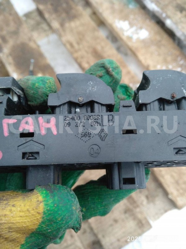 Блок управления стеклоподъемниками Renault Megane III (2008—2014) Renault 14 оригинальный номер 254000008R