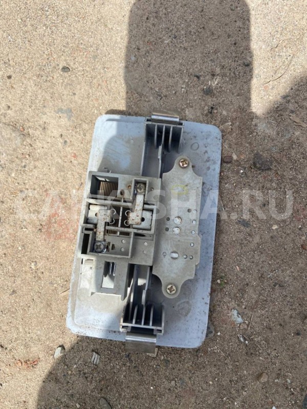 Плафон салонный Mazda Demio IDY (2002—2007) Mazda 2 оригинальный номер D35051310E