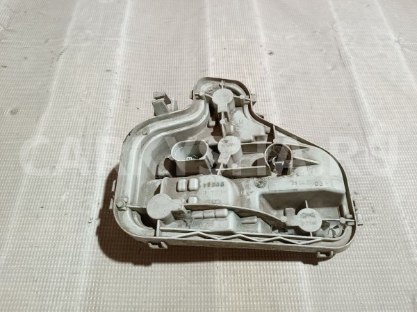 Плата заднего фонаря правого Audi 200 оригинальный номер 8P0945258