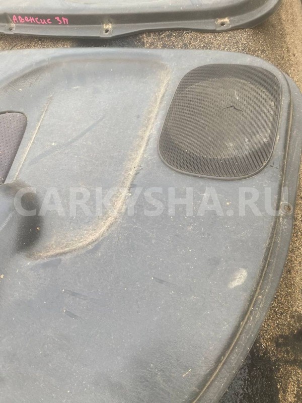 Обшивка двери Toyota Avensis T220 рестайлинг (2000—2003) Toyota Avensis оригинальный номер 6762005470B0