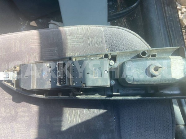 Блок управления стеклоподъемниками Toyota Avensis T220 рестайлинг (2000—2003) Toyota Avensis оригинальный номер 8482005100