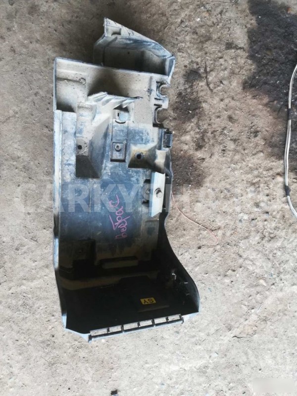 Площадка аккумулятора Opel Vectra C (2002—2005) Opel Vectra 