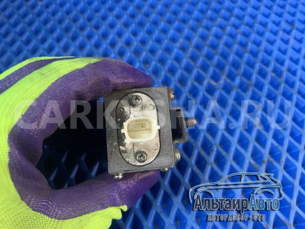 Датчик удара левый боковой Mitsubishi Pajero 3 Mitsubishi i оригинальный номер mr551787