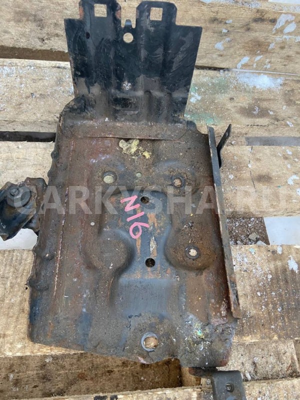 Площадка аккумулятора Nissan Almera N16 рестайлинг (2002—2006) Nissan Almera оригинальный номер 648604M800