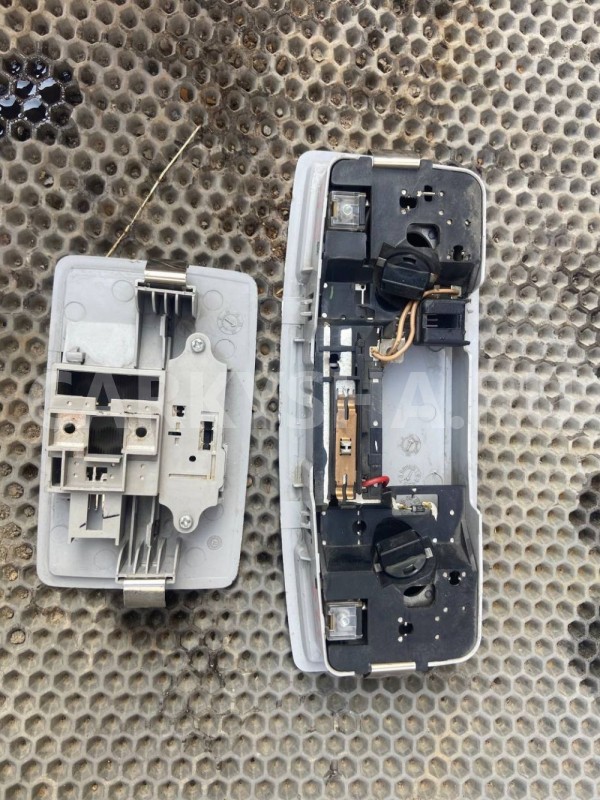 Плафон салонный Mazda 3 BK рестайлинг (2006—2009) Mazda 2 оригинальный номер GJ6A6997077