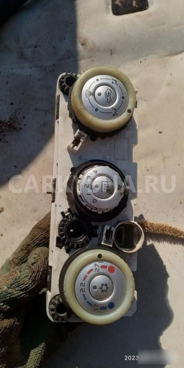 Блок управления климат-контролем Mitsubishi Colt Z30 (2002—2012) Mitsubishi Colt оригинальный номер Z34A