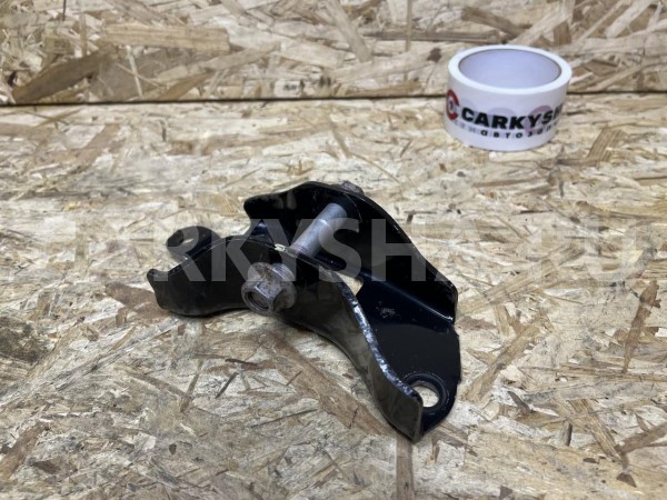 Кронштейн рычага задней подвески левый Toyota RAV 4 IV (CA40) оригинальный номер 48727-42010