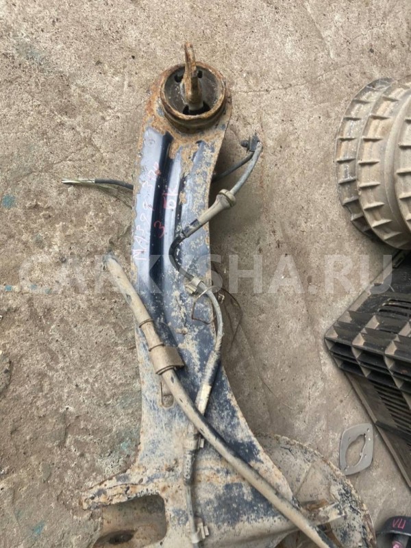 Кулак задний правый Mazda 3 BK рестайлинг (2006—2009) Mazda 2 оригинальный номер BP4K28200E