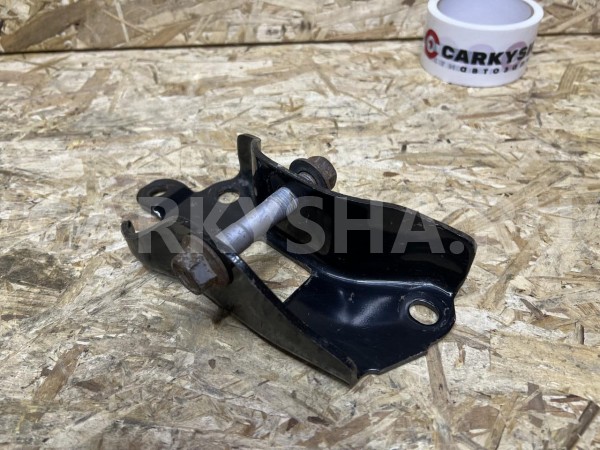 Кронштейн рычага задней подвески правый Toyota RAV 4 IV (CA40) оригинальный номер 48717-42010