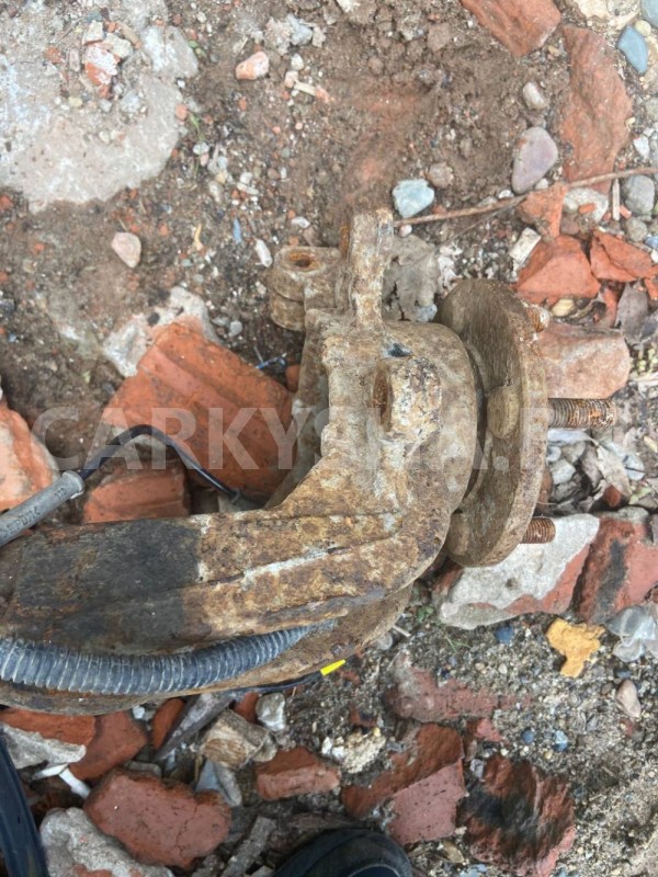 Кулак поворотный передний правый Mazda Demio IDY (2002—2007) Mazda 2 оригинальный номер D65133021A