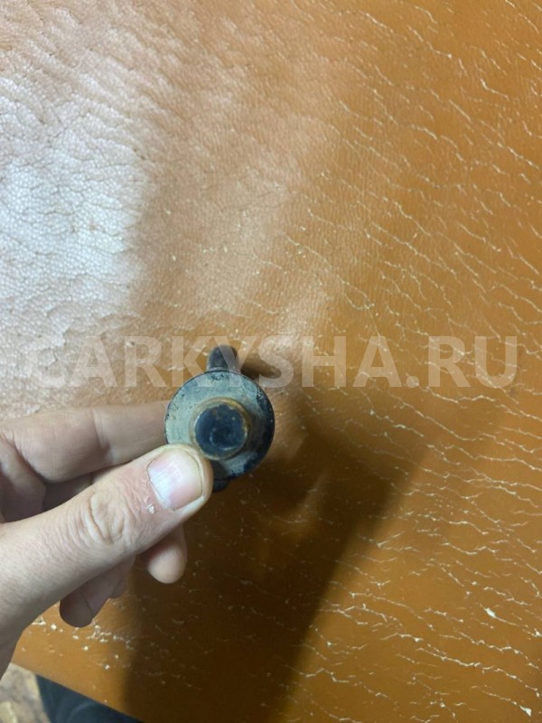 Крюк буксировочный Ford Fusion I рестайлинг (2005—2012) Ford Fusion оригинальный номер 1674282