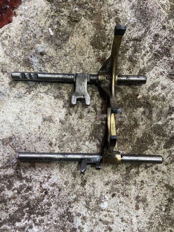 Вилка включения передачи ВАЗ (LADA) Largus I (2012—2021) ВАЗ (Lada) Largus оригинальный номер 8201282899