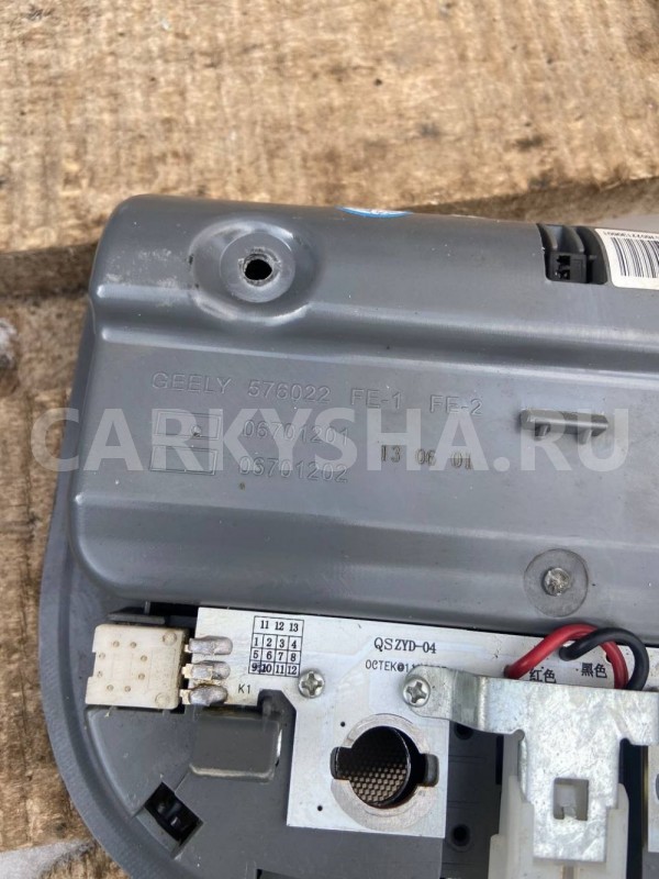 Плафон салонный Geely Emgrand EC7 I (2009—2016) Geely Emgrand EC7 оригинальный номер 576022, 06701201, 06701202