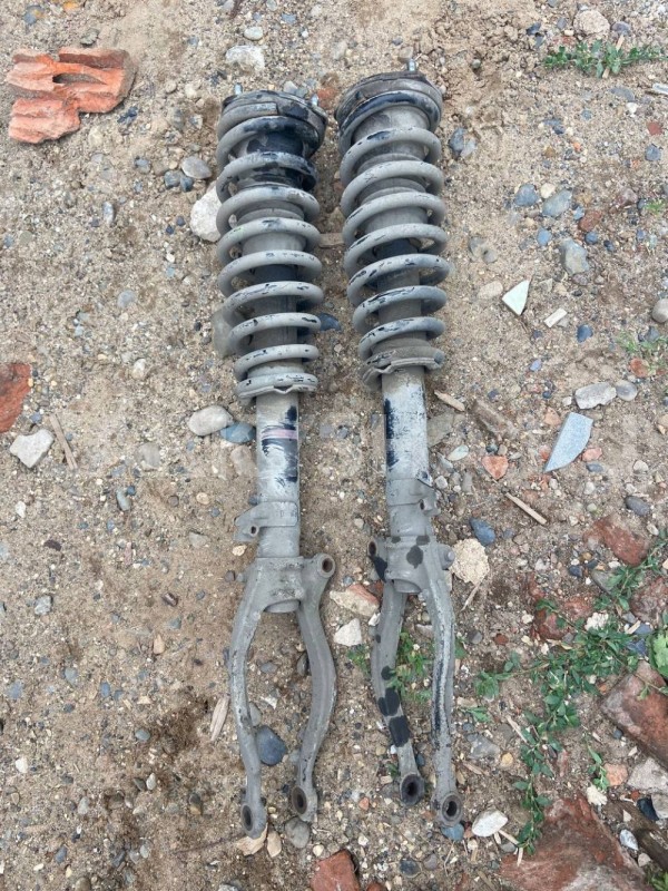 Амортизатор передний правый Mazda 6 GH (2007—2009) Mazda 2 оригинальный номер GS1D34900G, GS1D34700G