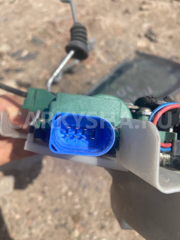 Замок двери передней правой Volkswagen Polo IV (2001—2005) Volkswagen Polo оригинальный номер 3B1837016CB