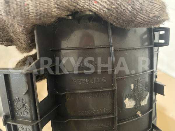 Накладка центральной консоли Renault Megan 2 Renault 20 оригинальный номер 8200145319