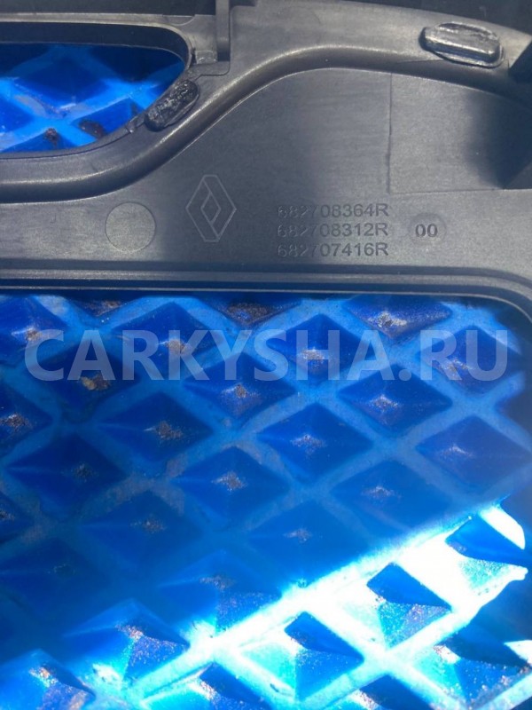 Рамка магнитолы Renault Kaptur I (2016—2020) Renault 16 оригинальный номер 682708364R