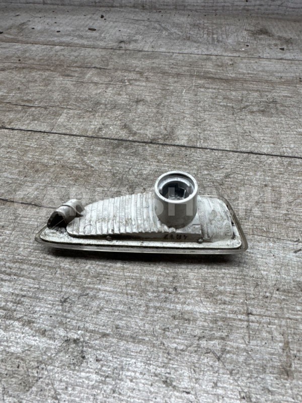 Повторитель поворота левый Opel Astra J Opel Astra оригинальный номер 13273103