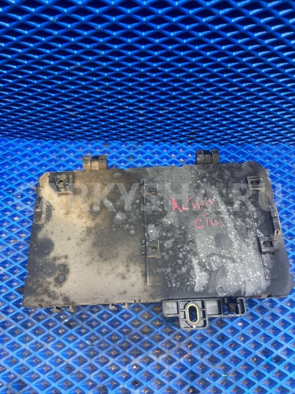 Блок предохранителей Opel Astra GTC H (2004—2007) Opel Astra оригинальный номер 13220832