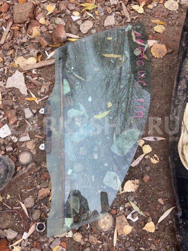 Стекло двери передней правой Toyota Avensis T220 рестайлинг (2000—2003) Toyota Avensis оригинальный номер 6810105030