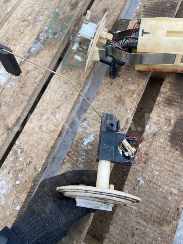 Датчик уровня топлива Volvo S60 I (2000—2004) Volvo S60 оригинальный номер 30645854