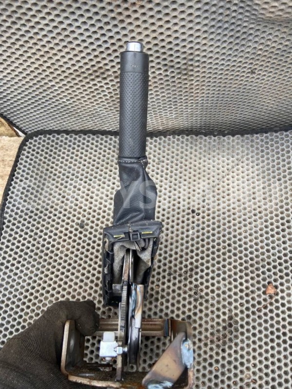 Ручка трос ручника Chevrolet Aveo I рестайлинг (2006—2012) Chevrolet Aveo оригинальный номер 96862860