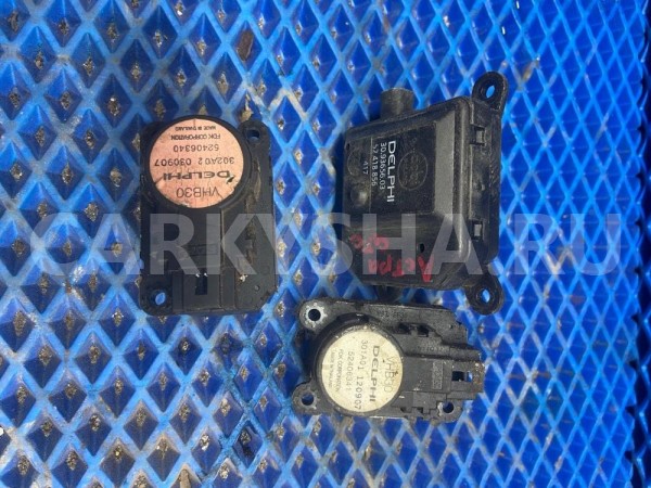 Моторчик заслонки отопителя Opel Astra GTC H (2004—2007) Opel Astra оригинальный номер 52418856