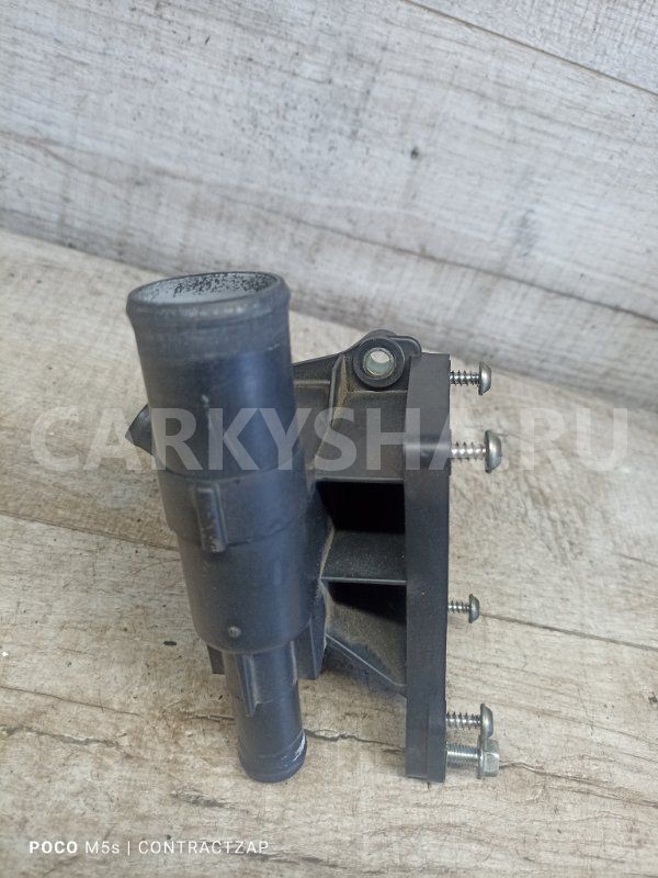 Фланец системы охлаждения Mazda 3 BK рестайлинг (2006—2009) Mazda 2 оригинальный номер LF9415172