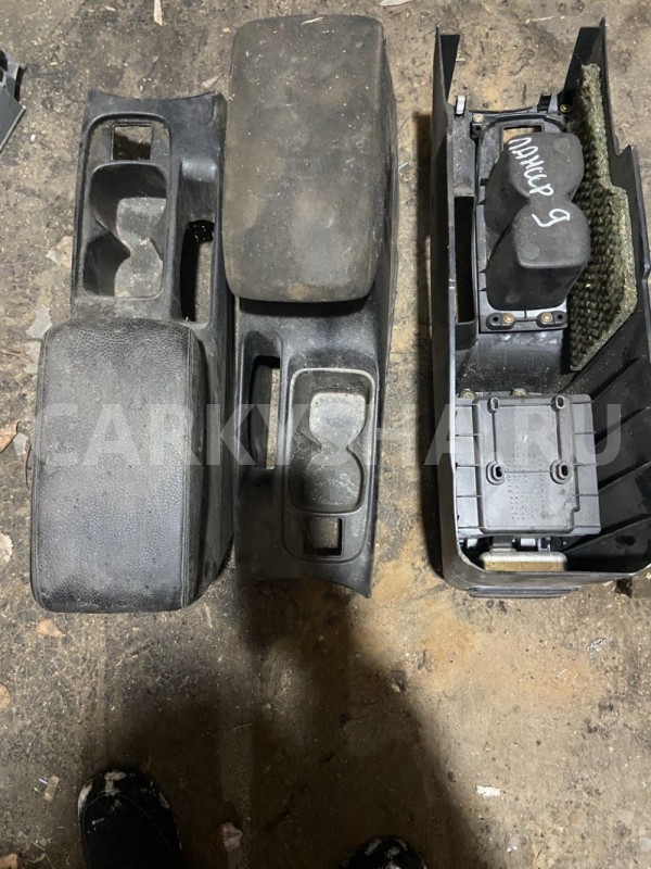 Подлокотник Mitsubishi Lancer IX (2000—2007) Mitsubishi i оригинальный номер MR654774