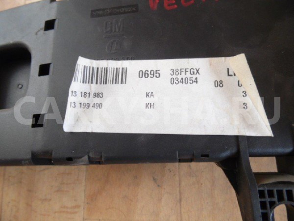 Блок предохранителей Opel Vectra C (2002—2005) Opel Vectra оригинальный номер 13181983