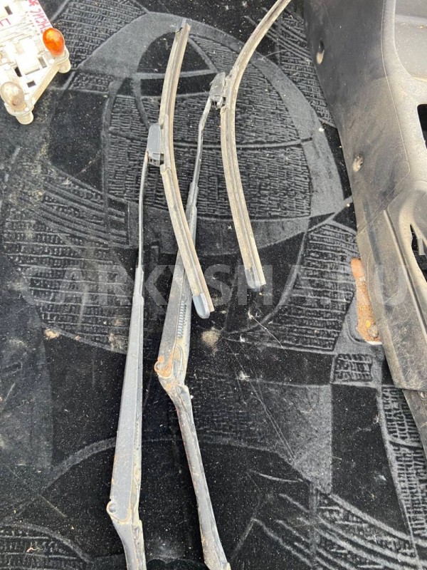 Поводок стеклоочистителя Toyota Avensis T220 рестайлинг (2000—2003) Toyota Avensis 