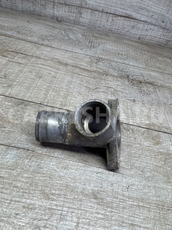 Тройник системы охлаждения Opel Astra J 1.7 a17dts Opel Astra оригинальный номер 98005553