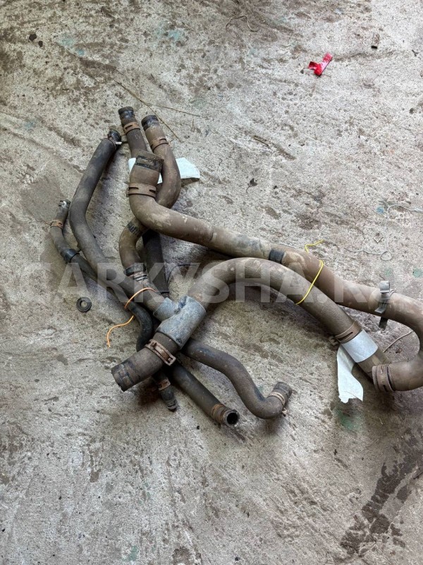 Патрубок системы охлаждения Renault Sandero I (2009—2014) Renault 14 оригинальный номер 215010073R